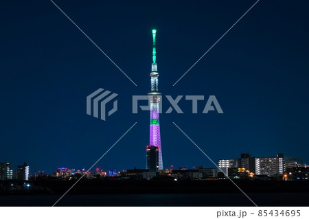 東京スカイツリー 特別ライティング(鬼滅の刃、竈門禰豆子カラー 2021年12月)荒川河川敷から 東京スカイツリー 特別ライティング(鬼滅の刃、竈門禰豆子カラー 2021年12月)荒川河川敷から 85434695