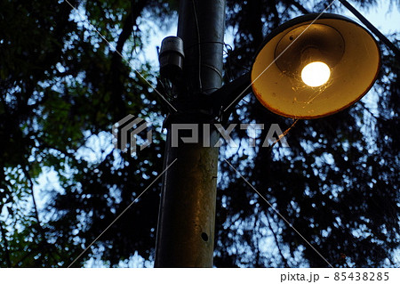 昭和レトロな街灯 85438285