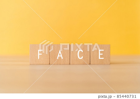 「FACE」と書かれた積み木 「FACE」と書かれた積み木 85440731