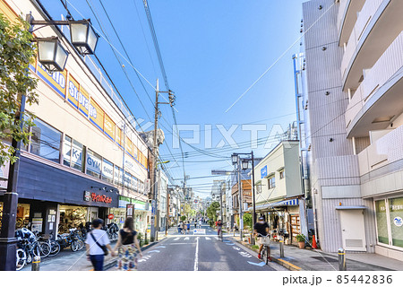 東京世田谷の都市風景 三軒茶屋・茶沢通り 東京世田谷の都市風景 三軒茶屋・茶沢通り 85442836