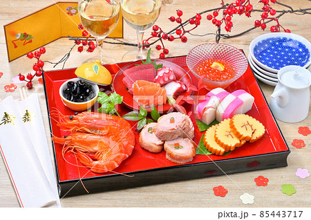 二人分の新春おせち料理イメージ。寿ぎの食卓。ニュースタイルのお節料理、御節料理。 85443717