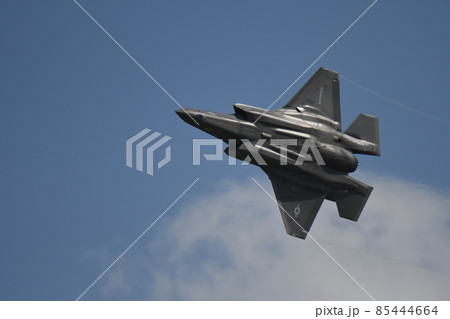 ステルス戦闘機F-35B機動飛行 ステルス戦闘機F-35B機動飛行 85444664