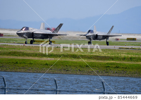 ステルス戦闘機F-35B離陸へタキシング 85444669