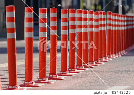歩道にある車線分離標 西新橋1丁目から3丁目の風景 歩道にある車線分離標 西新橋1丁目から3丁目の風景 85445229