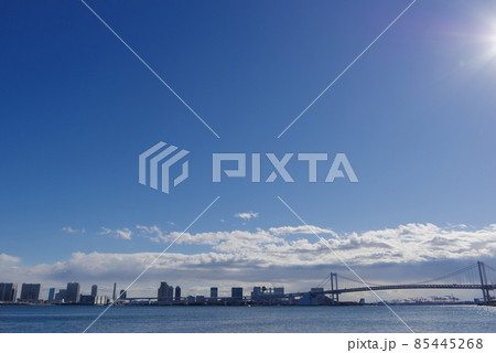 日の出桟橋から見える、東京湾お台場方面の風景 日の出桟橋から見える、東京湾お台場方面の風景 85445268