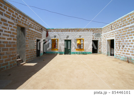 インド ラジャスタン州タール砂漠の村の民家 85446101