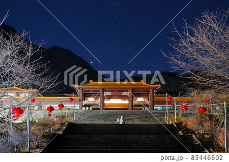風の群馬気まま旅(明日の日の出を待つ佛光山法水寺。新年の幸運を願うなか空には星々がきらめく。) 風の群馬気まま旅(明日の日の出を待つ佛光山法水寺。新年の幸運を願うなか空には星々がきらめく。) 85446602