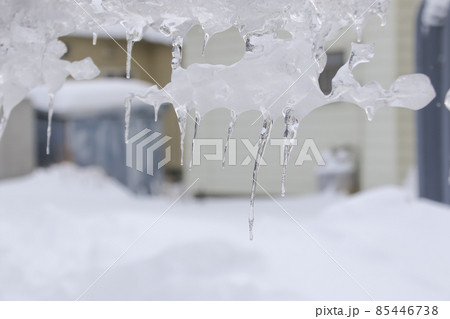 氷、つらら、冬、雪、冬景色、雪景色、北国、氷柱、北海道、極寒、寒い、凍結、凍る 85446738