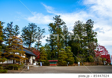 岩手県 平泉 世界遺産 毛越寺の山門前 岩手県 平泉 世界遺産 毛越寺の山門前 85447024