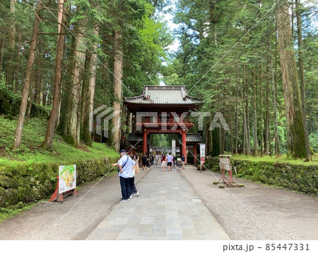 日光二荒山神社の楼門 85447331