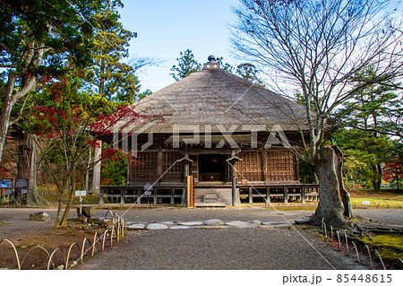 岩手県　平泉　世界遺産　毛越寺　常行堂 85448615