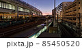 夕方に走る電車 85450520