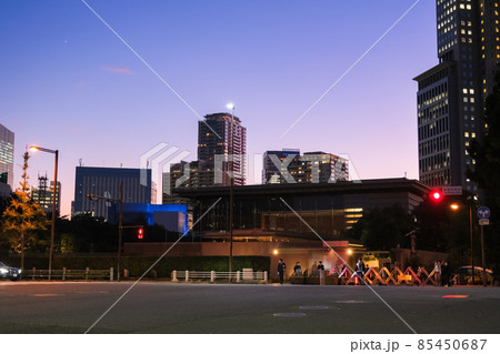 東京都千代田区 夕暮れの首相官邸 85450687