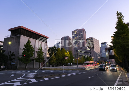 東京都千代田区 夕暮れの霞が関 六本木通り 85450692