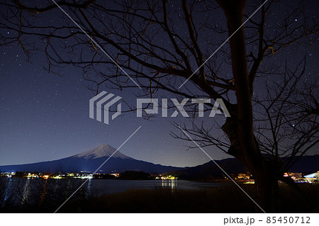 大石公園における富士夜景 <河口湖> 大石公園における富士夜景 <河口湖> 85450712