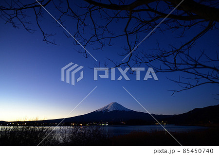 大石公園における富士夜景　＜河口湖＞ 85450740