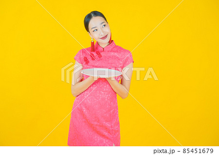 Portrait beautiful young asian woman smile with empty plate dish 85451679