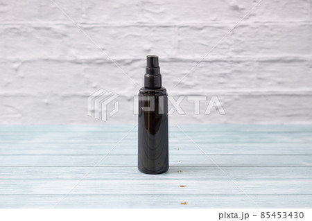 キャップを外した育毛剤｜日の丸構図 85453430