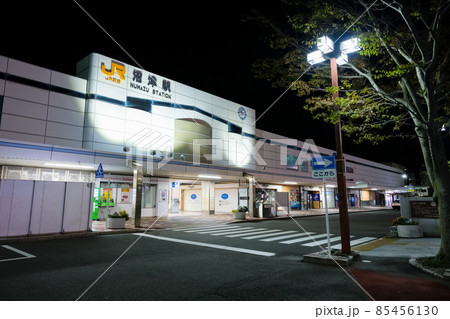 静岡県沼津市 夜の沼津駅 85456130