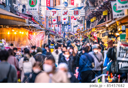 日本の東京都市景観 新年を迎えた東京・アメ横はコロナ禍前と変わらない驚愕の人出。オ株が…=1日 日本の東京都市景観 新年を迎えた東京・アメ横はコロナ禍前と変わらない驚愕の人出。オ株が…=1日 85457682