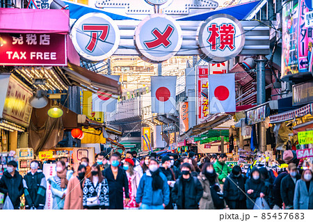 日本の東京都市景観 新年を迎えた東京・アメ横はコロナ禍前と変わらない驚愕の人出。オ株が…=1日 日本の東京都市景観 新年を迎えた東京・アメ横はコロナ禍前と変わらない驚愕の人出。オ株が…=1日 85457683