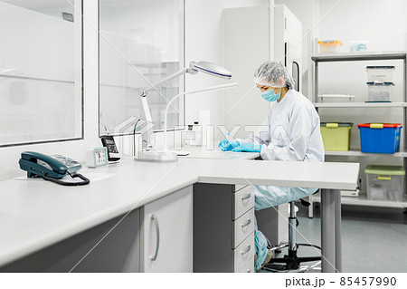Laboratory for the production of biomaterials. People do research. 85457990