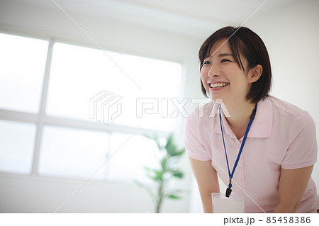 笑顔の介護士イメージ 85458386