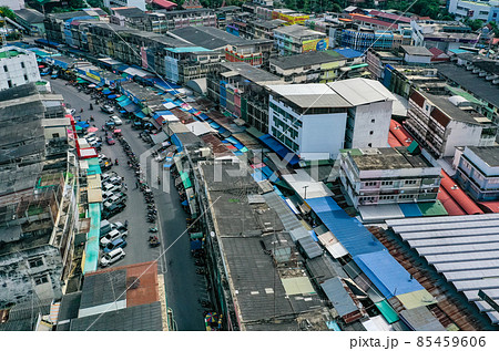 Maeklong Train Market, Talad Rom Hub, Ratchaburi, Thailand 85459606