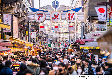 日本の東京都市景観 新年を迎えた東京・アメ横はコロナ禍前と変わらない驚愕の人出。オ株が…=1日 日本の東京都市景観 新年を迎えた東京・アメ横はコロナ禍前と変わらない驚愕の人出。オ株が…=1日 85460683