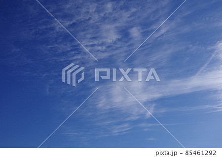青空　空　冬の雲　巻雲　冬空　雲　背景　背景素材　イメージ 85461292