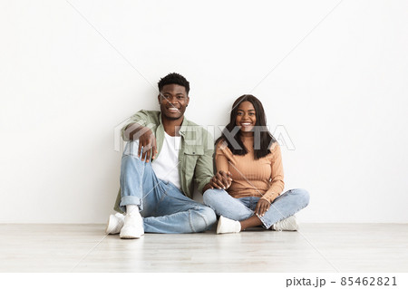 Happy black lady bonding with her happy boyfriend, white background 85462821