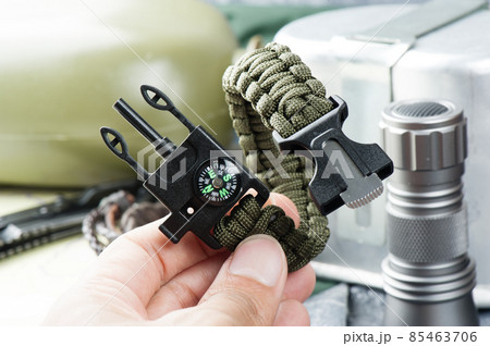 green survival bracelet 85463706