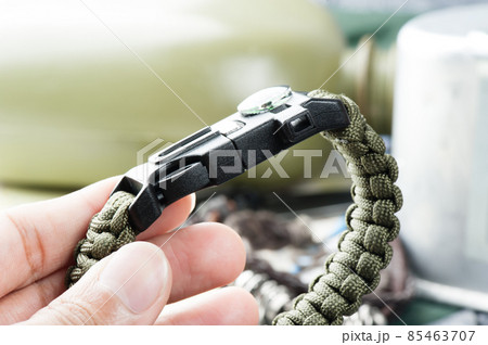 green survival bracelet 85463707