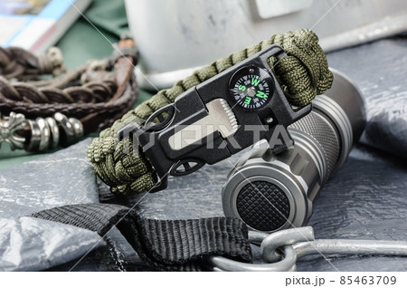green survival bracelet 85463709