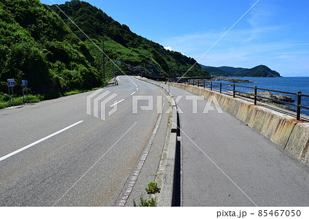 海沿いの道路 山形県庄内 85467050