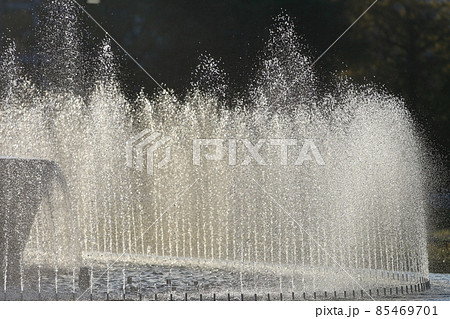 噴水の水しぶき 85469701
