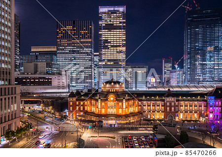 《東京都》東京駅・丸の内ビジネス街の夜景 85470266