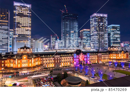 《東京都》東京駅・丸の内ビジネス街の夜景 《東京都》東京駅・丸の内ビジネス街の夜景 85470269