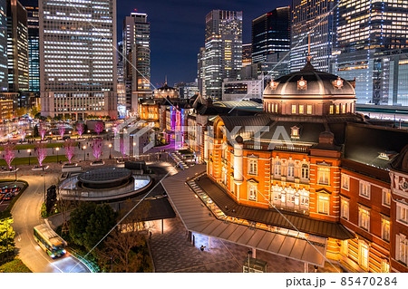 《東京都》東京駅・丸の内ビジネス街の夜景 85470284