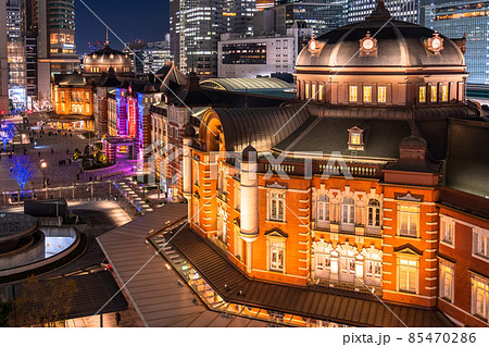 《東京都》東京駅・丸の内ビジネス街の夜景 《東京都》東京駅・丸の内ビジネス街の夜景 85470286
