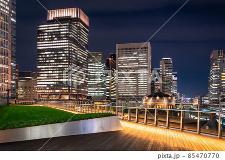 《東京都》東京駅・丸の内ビジネス街の夜景 《東京都》東京駅・丸の内ビジネス街の夜景 85470770