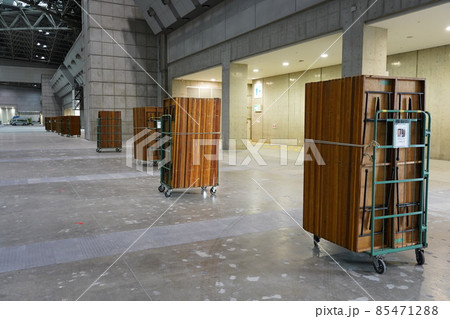 コミックマーケット設営中の東京ビッグサイト東ホール コミックマーケット設営中の東京ビッグサイト東ホール 85471288