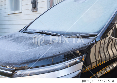 車のフロントガラスの凍結 85471518