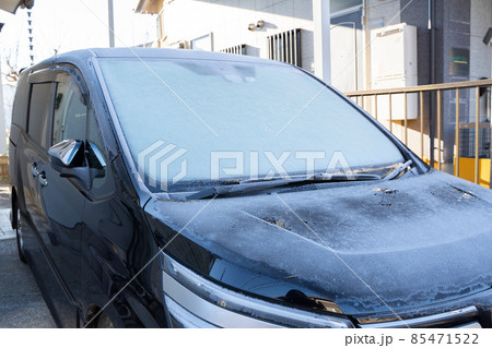 車のフロントガラスの凍結 車のフロントガラスの凍結 85471522
