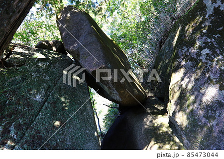 筑波山の弁慶の七戻り巨岩 85473044