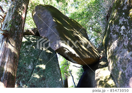 筑波山の弁慶の七戻り巨岩 85473050