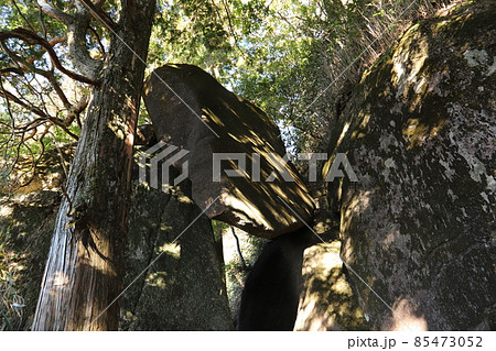 筑波山の弁慶の七戻り巨岩 85473052