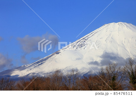 積雪した富士山　イメージ 85476511