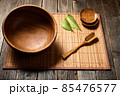 Empty wooden bowl on natural background. 85476577