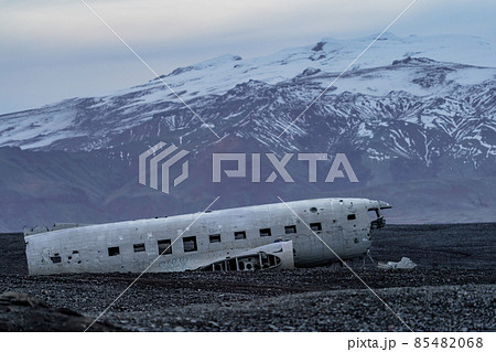 Wreck of and airplane profile against the mountains 85482068